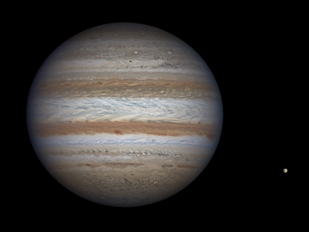 http://www.astrokraai.nl/dump/2011-10-12-2150.8_Jean-Luc_Emil_PicDuMidi-Jupiter_Europa_increased_contrast.jpg